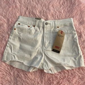 NWT Levi’s high-Rise Shorts